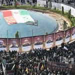 　イスラエルによる攻撃で死亡したイラン革命防衛隊幹部らの国葬＝６月、テヘラン