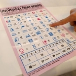 　聴覚障害者の案内にスタッフが活用する絵文字「ピクトグラム」