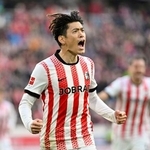 　ザンクトパウリ戦の前半、ゴールを決め喜ぶフライブルクの鈴木唯＝フライブルク（共同）