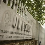 　パリにあるユネスコ本部の看板（ＡＰ＝共同）