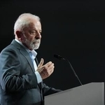 　ＣＯＰ３０で演説するブラジルのルラ大統領＝１０日、ベレン（ＡＰ＝共同）