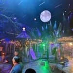 　「ネットフリックス・ハウス」の内部＝１０日、米フィラデルフィア近郊（共同）