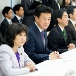 　給与関係閣僚会議に臨む木原官房長官（左から２人目）ら＝１１日午前、首相官邸