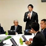 　自民党の外交部会と外交調査会の合同会議であいさつする小林政調会長＝１１日午後、東京・永田町の党本部