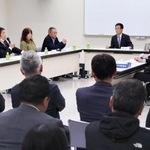 　茨城県神栖市選挙管理委員会の会合＝１１日午前