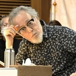 　演出する舞台の稽古を見る仲代達矢さん＝２０２３年１０月、東京都世田谷区