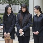 　人気女性アイドルグループ、ＮｅｗＪｅａｎｓ（ニュージーンズ）のメンバー＝３月、韓国のソウル中央地裁前（聯合＝共同）