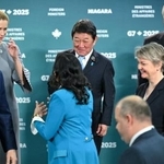 　Ｇ７外相会合に出席した茂木外相（中央奥）ら＝１２日、カナダ・ナイアガラオンザレーク（ロイター＝共同）