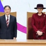 　ＪＩＣＡの海外協力隊発足６０周年記念式典に出席された天皇、皇后両陛下＝１３日午後、東京都千代田区