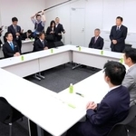 　自民党と日本維新の会が国会内で開いた憲法改正条文起草協議会の初会合。９条改正や緊急事態条項創設について、議論を深める方針を確認した＝１３日午後