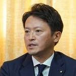 　報道各社のインタビューに応じる兵庫県の斎藤元彦知事