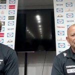 　ウェールズ戦を前にオンラインで記者会見するラグビー日本代表のジョーンズＨＣ。左はディアンズ＝１３日