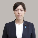 　小野田紀美氏