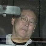 　１０日、送検のため兵庫県警本部を出る「ＮＨＫから国民を守る党」党首の立花孝志容疑者