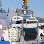 　関西電力高浜原発に搬入されるＭＯＸ燃料が入った輸送容器＝１７日午前、福井県高浜町（関西電力提供）