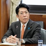 　参院内閣委に出席した佐藤官房副長官＝１８日午前