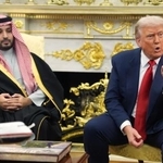 　サウジアラビアのムハンマド皇太子との会談で取材に応えるトランプ大統領＝１８日、ワシントン（ＡＰ＝共同）