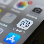 　スマートフォンに表示されたチャットＧＰＴのアプリ＝８月（ＡＰ＝共同）