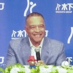 　自身がＣＭに出演している木下グループのイベントに出席し、大谷らについて語る米大リーグ、ドジャースのロバーツ監督＝１９日、東京都内