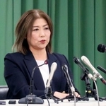 　記者会見で静岡県伊東市長選への立候補を表明する田久保真紀前市長＝１９日午後、伊東市