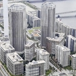 　東京都中央区のマンション群＝６月