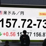 　外国為替市場の対米ドルの円相場を表示するボード＝２０日午後、東京都中央区