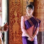 　シェントーン寺院を視察される愛子さま＝２０日、ラオス・ルアンプラバン（代表撮影・共同）