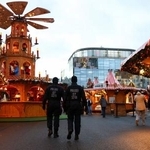 　厳戒態勢の中、開幕したドイツ東部マクデブルクのクリスマスマーケット＝２０日（ロイター＝共同）