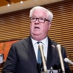 　木原官房長官と会談後、取材に応じるグラス駐日米大使＝２１日午後、首相官邸