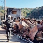 　現地確認のため立ち入り制限区域内に入った住民が撮影した大規模火災の現場＝２２日午前、大分市佐賀関（住民提供）