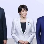 　Ｇ２０サミットで記念撮影に臨む高市首相＝２２日、南アフリカのヨハネスブルク（代表撮影・共同）