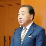 　取材に応じる立憲民主党の野田代表＝２３日午後、鳥取県米子市