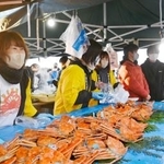 　宮城県名取市のゆりあげ港朝市で開催された「輪島かにまつり」＝２３日午前