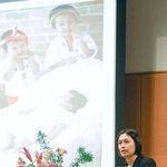 　大分市で講演する、事故で幼い子ども３人を亡くした大上かおりさん＝２３日午後