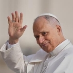 　教皇レオ１４世＝２２日、バチカン（ＡＰ＝共同）