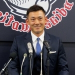 　来季限りでの現役引退を表明する西武の栗山＝２４日、埼玉県所沢市