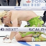 　井上拓真に完敗し、リング上で土下座する那須川天心＝トヨタアリーナ東京