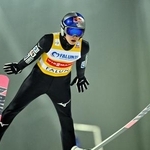 　Ｗ杯ジャンプ男子個人第３戦、小林陵侑の跳躍＝２５日、ファルン（ロイター＝共同）