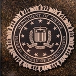 　ワシントンの本部に掲げられたＦＢＩの紋章（ＡＰ＝共同）