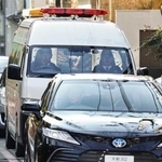 　「餃子の王将」社長射殺事件の初公判のため、京都地裁に向かう田中幸雄被告を乗せたとみられる車両＝２６日午前９時３６分