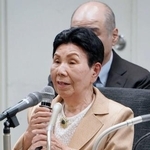 　法制審議会部会終了後、取材に応じる袴田ひで子さん＝２６日午後、東京都千代田区