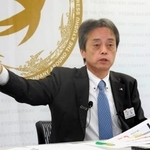 　記者会見するＪＲ九州の古宮洋二社長＝２７日午後、福岡市
