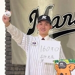 　ロッテへの入団が決まった石垣元気＝２７日、群馬県高崎市