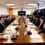 　大規模火災の被災者支援強化などに向けて大分県が開いた会合＝２８日午前、大分県庁