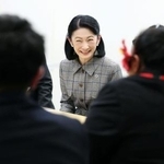 　「清瀬結核サミット」の参加者らと懇談される紀子さま＝２８日午後、東京都清瀬市（代表撮影）