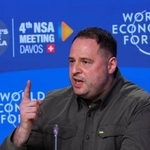 　スイス・ダボスで記者会見するウクライナのイエルマーク大統領府長官＝２０２４年１月（ロイター＝共同）