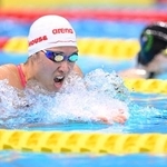 　女子２００メートル平泳ぎ決勝　力泳する鈴木聡美＝東京アクアティクスセンター