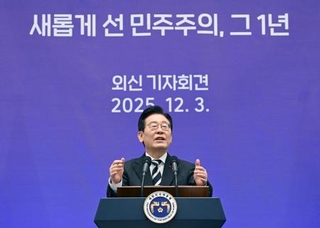 　記者会見する韓国の李在明大統領＝３日、ソウル（共同）