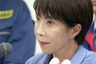 　記者団の取材に応じる高市首相＝７日午後、石川県輪島市（代表撮影）