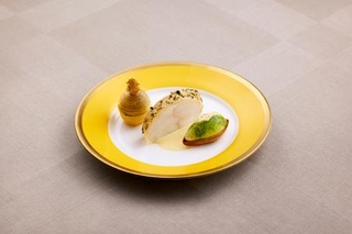 　ノーベル賞晩さん会のメイン料理（（Ｃ）Ｎｏｂｅｌ　Ｐｒｉｚｅ　Ｏｕｔｒｅａｃｈ．Ｐｈｏｔｏ：Ｄａｎ　Ｌｅｐｐ、共同）